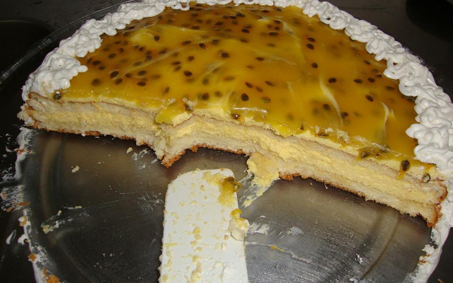 Bolo delicioso de mousse de maracujá