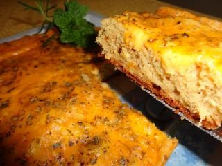 Bolo salgado de milho e creme de cebola