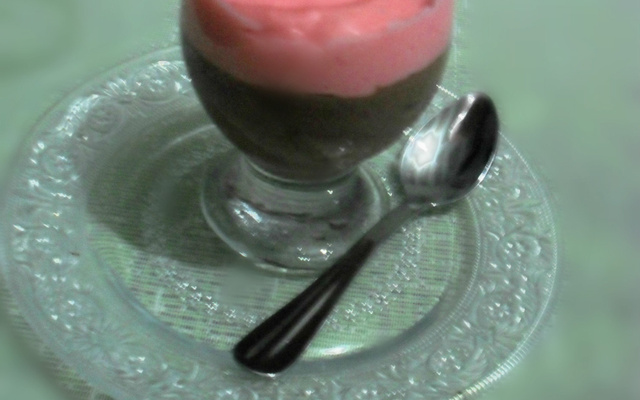 Creme sensação morango com chocolate