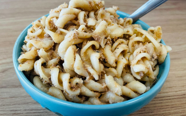 Macarrão com atum fácil e muito rápido