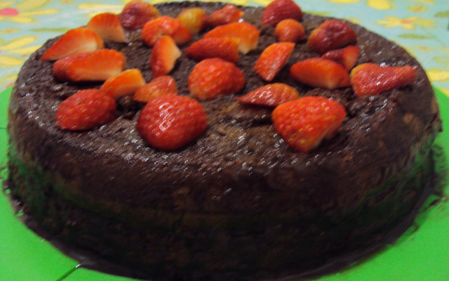 Bolo de chocolate com  morango