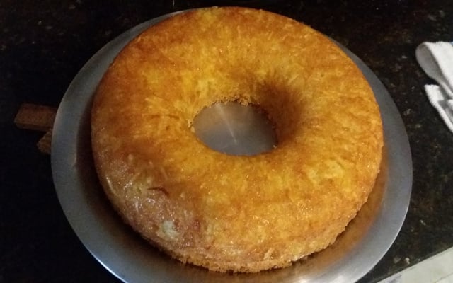 Bolo de mandioca simples e fofinho