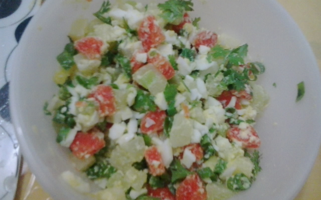 Salada colorida com ovo