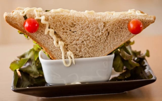 Sanduíche natural de frango bem temperado