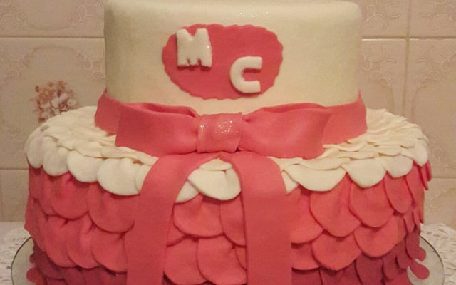 Bolo de nozes com pasta americana