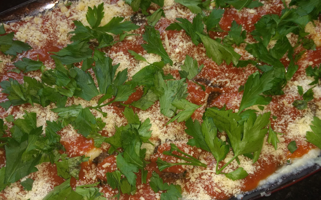 Almôndegas de forno com purê ao molho de manjericão