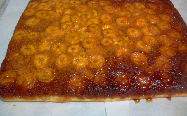 Bolo de banana caramelada
