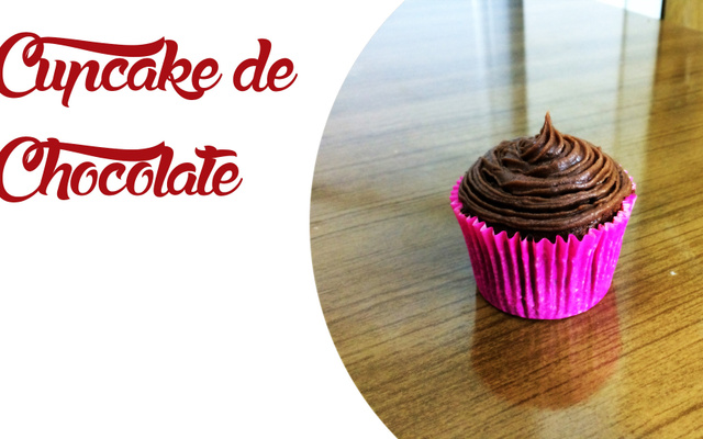 Cupcake de chocolate com ganache