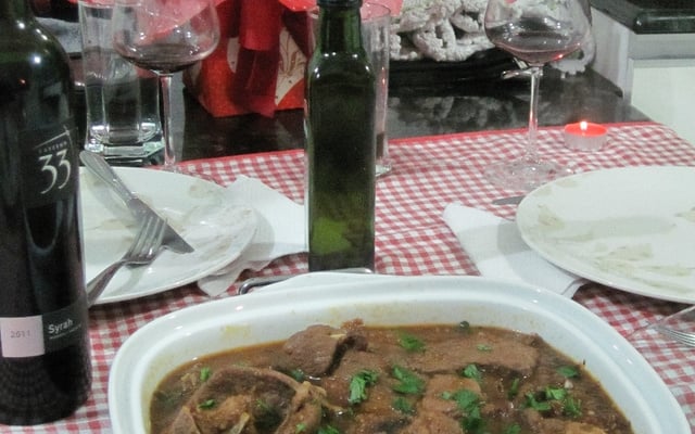 Carneiro na cerveja preta