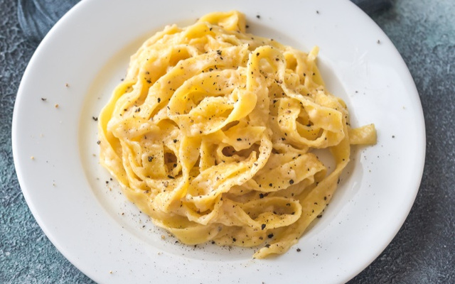 Fettuccine com molho trufado