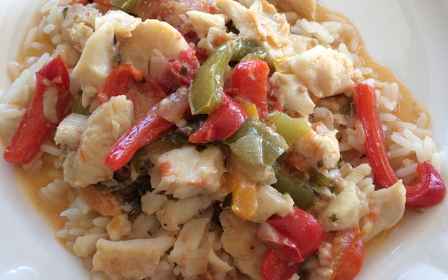 Moqueca de postas de peixes e camarões (sem azeite de dendê)