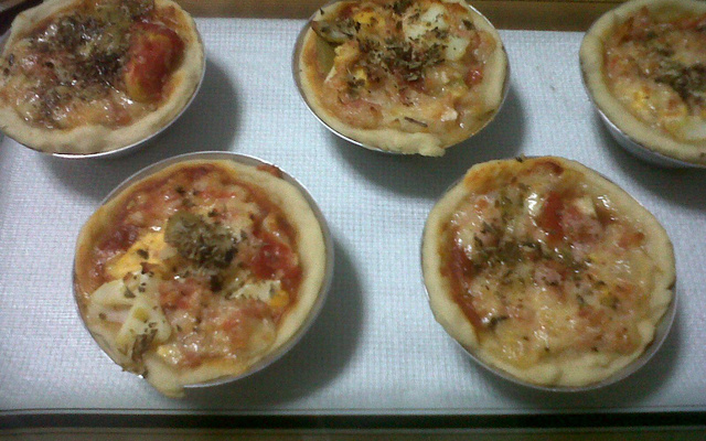 Pizza portuguesa na forminha de empada