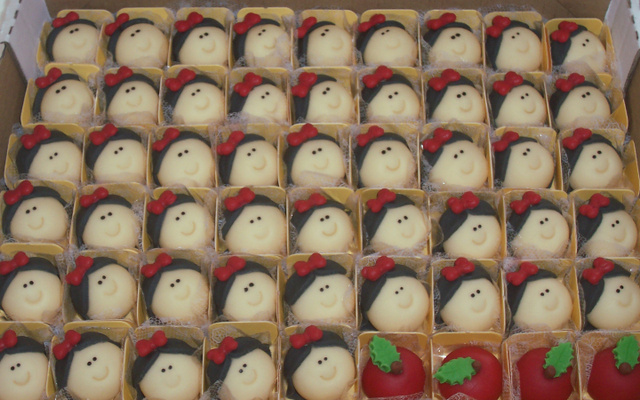 Docinhos modelados com leite ninho e leite condensado