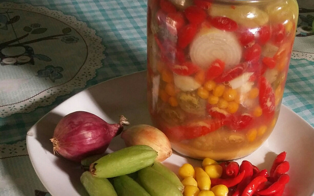 Conserva de bilimbi ou limão japonês