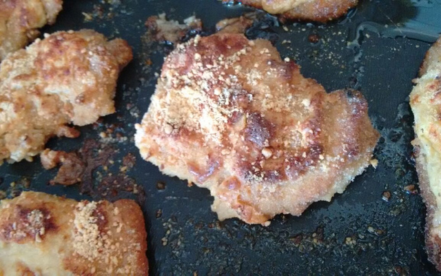Peito de frango empanado ao forno simples e delicioso