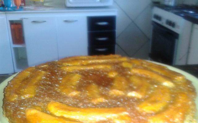 Bolo de banana caramelado