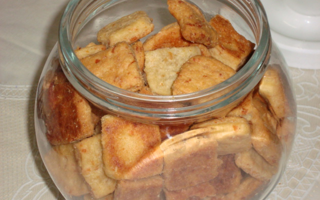 Biscoitos de queijo e cebola