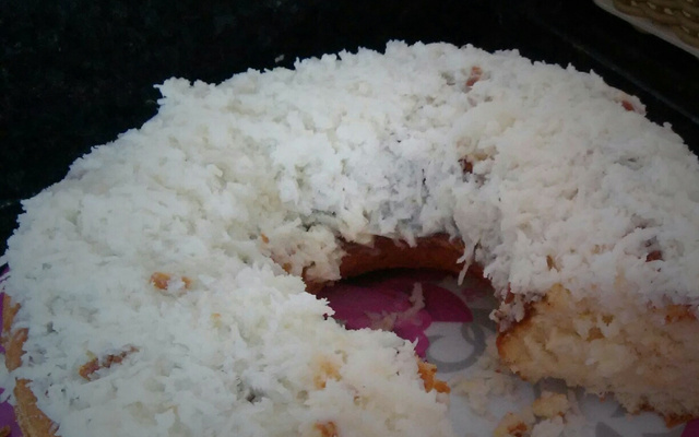 Bolo de Liquidificador com Calda de Coco