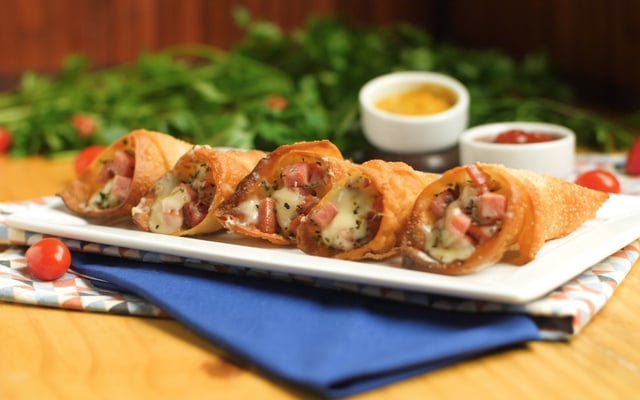 Pizza cone com massa de pastel