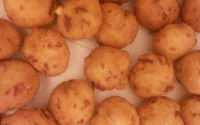 Bolinho de Frango, Calabresa e Parmesão