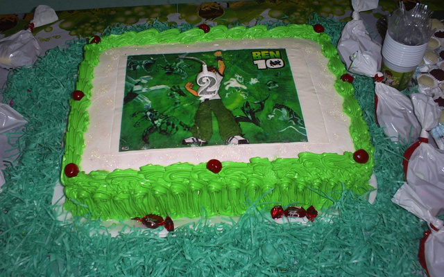 Bolo de fubá com calda de chocolate