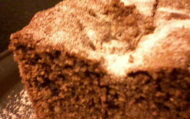 Bolo de maçã com nozes e passas