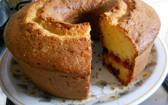 Bolo de fubá com goiabada