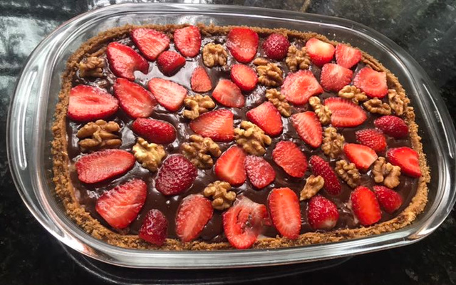 Torta de morango com nozes