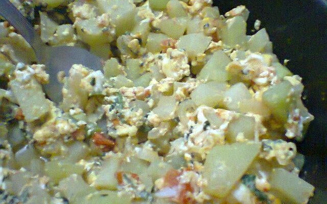 Moqueca de chuchu com ovos