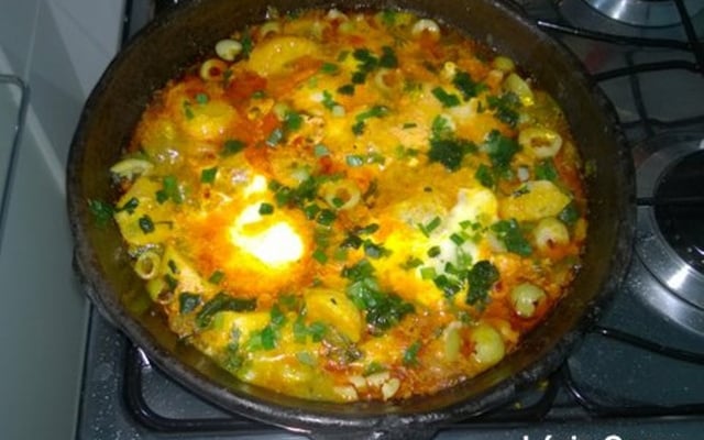 Moqueca de banana-da-terra com ovos