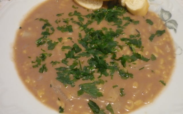 Sopa de feijão fácil e saborosa