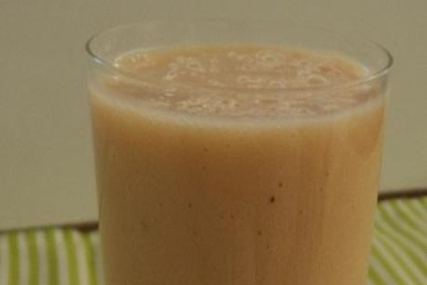 Vitamina de cenoura e frutas com Ades