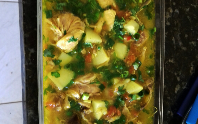 Frango caipira com batata