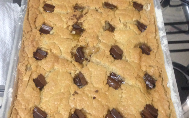 Torta de banana com pedaços de chocolate