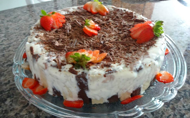 Torta de sorvete com Bis e brigadeiro