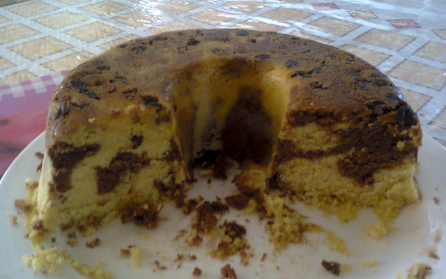 Bolo inglês de chocolate e uva passa