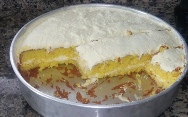 Bolo de leite ninho com chocolate branco