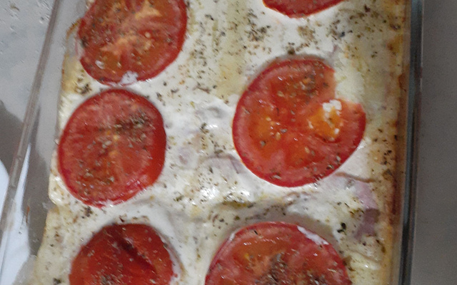Torta de pão de forma com creme branco