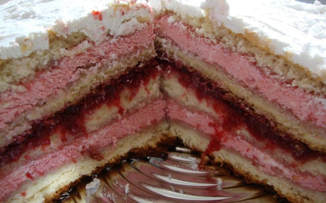 Bolo mousse de morango