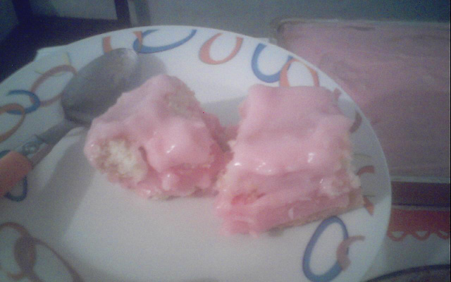 Bolo com creme de morango à moda Duda