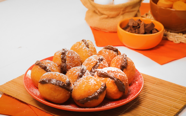 Sonho de bolo de cenoura