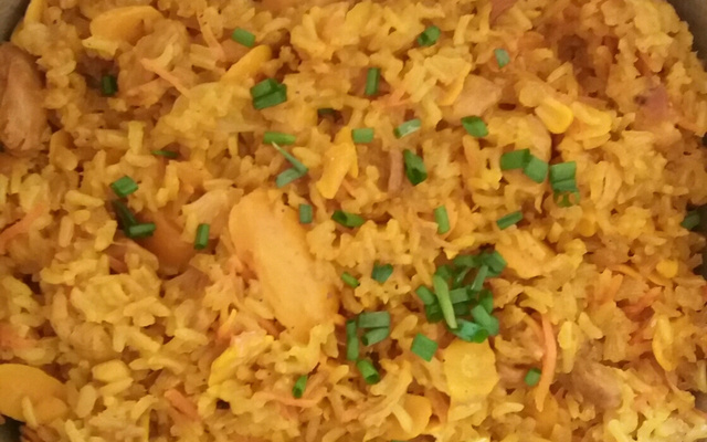 Galinhada com arroz integral e pequi