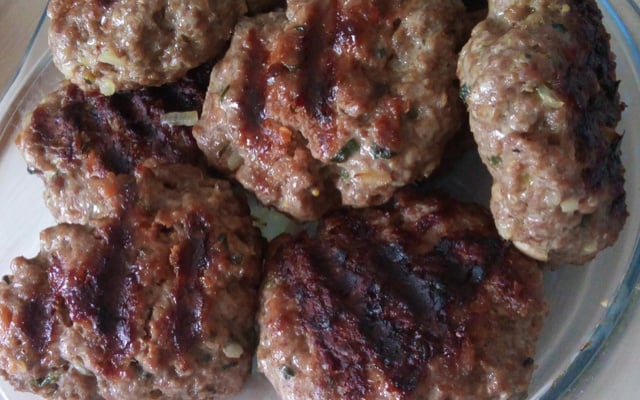 Hambúrguer de costela bovina