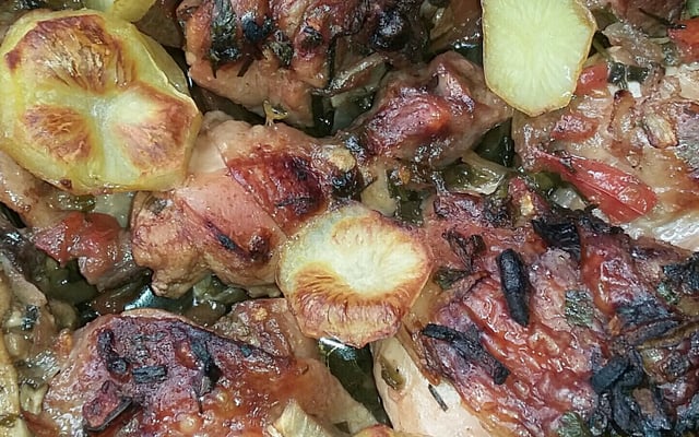 Frango assado com batatas