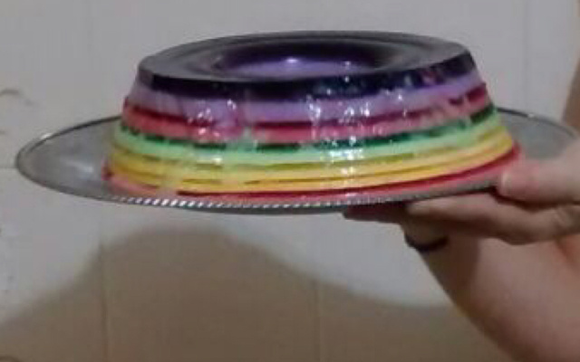 Gelatinas coloridas em camadas