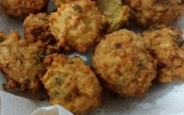 Bolinho de arroz com sardinha delicioso