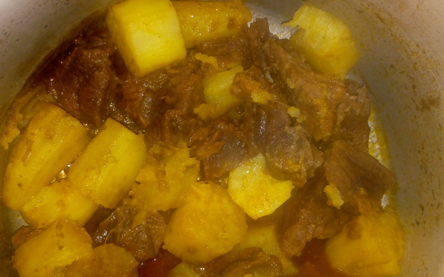 Carne de panela com batata doce