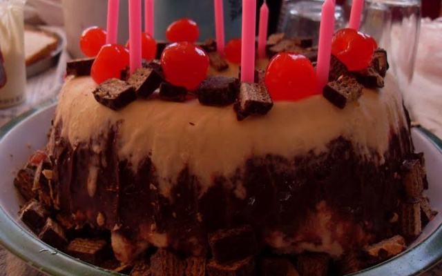 Bolo de sorvete com brigadeiro