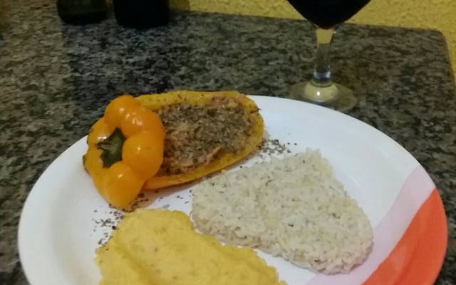Pimentão recheado com carne moída