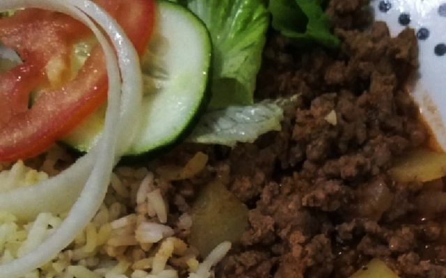 Arroz com carne moída e batata